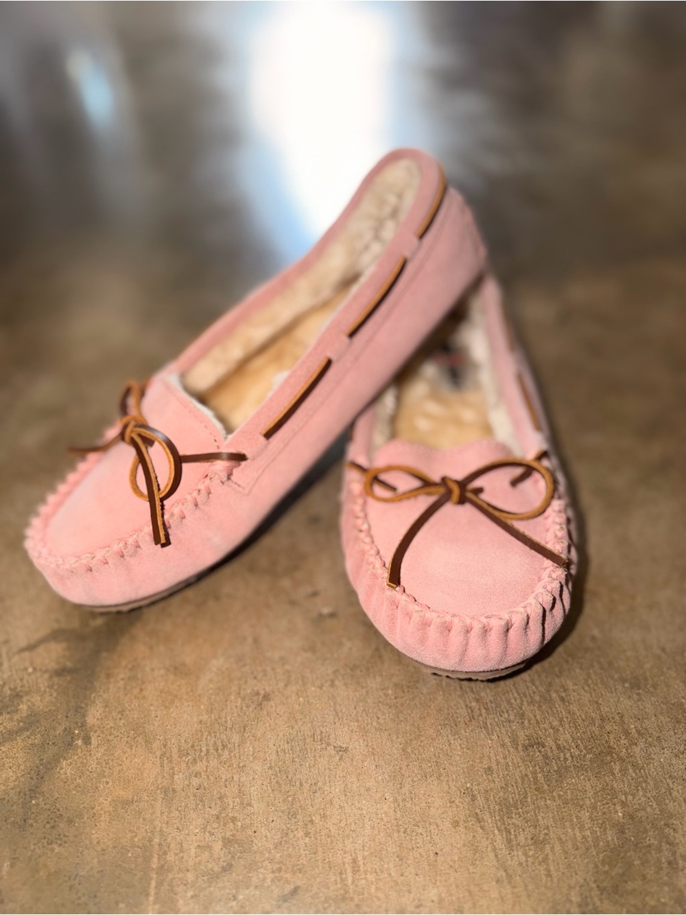 Minnetonka Cally Pink Mauve Suede Faux Fur Moccasin 9 NWOB Cozy Classic - Picture 2 of 8